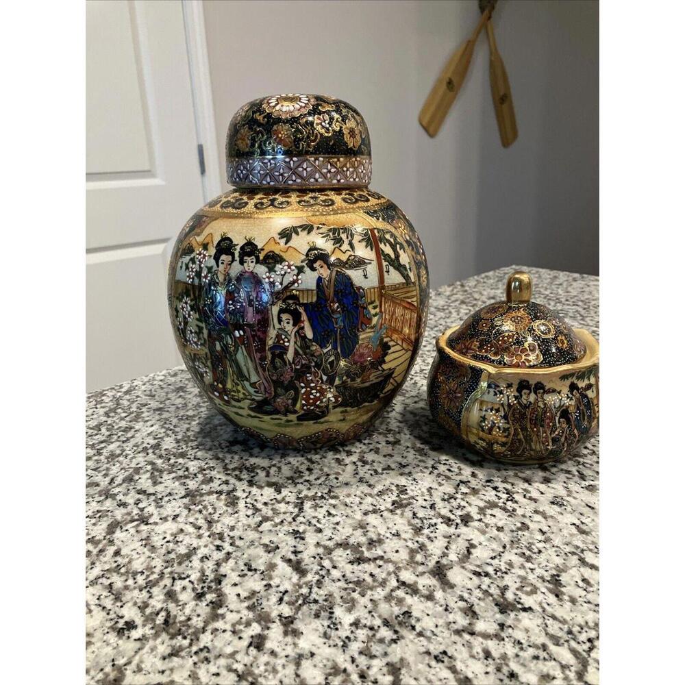 Satsuma 2 Vases Geishas Moriage Handpainted 110